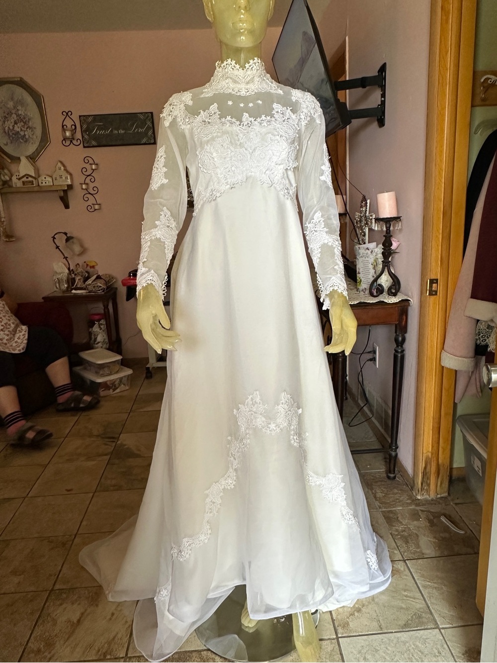 Vintage 1970s High-Neck Floral Lace & Sheer Chiffon Wedding Dress – Size 10